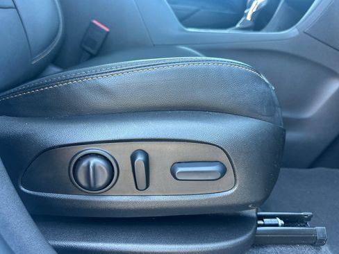 Used 2023 Chevrolet Equinox Premier FWD image 22