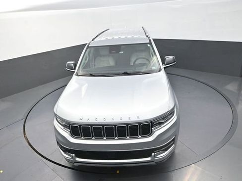 Used 2023 Jeep Wagoneer L Series III w/ Preferred Equipment Group image 12