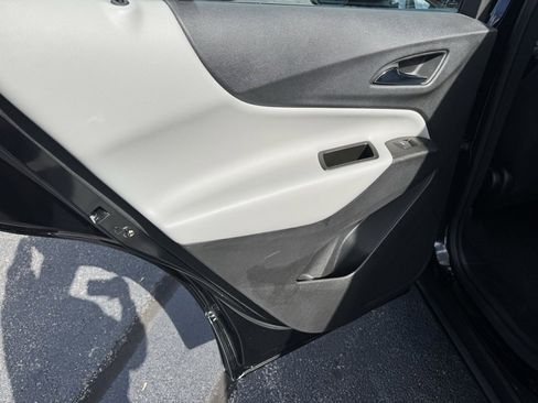 Used 2023 Chevrolet Equinox LS image 23