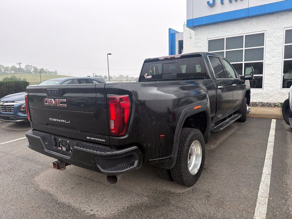 Used 2022 GMC Sierra 3500 Denali AWD/4WD image 9