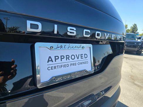 Used 2025 Land Rover Discovery S AWD/4WD image 11
