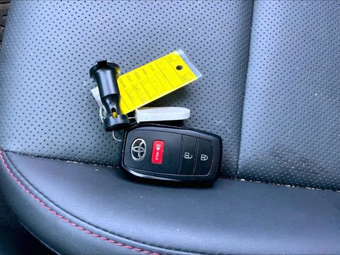 Used 2024 Toyota Prius Prime FWD image 15