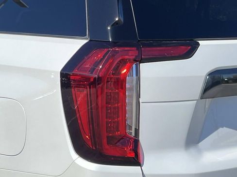 Used 2024 GMC Yukon XL Denali Ultimate image 10