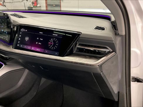 Used 2025 Audi Q5 Prestige image 16