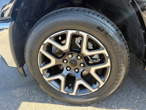 Used 2025 RAM 1500 Laramie AWD/4WD image 8
