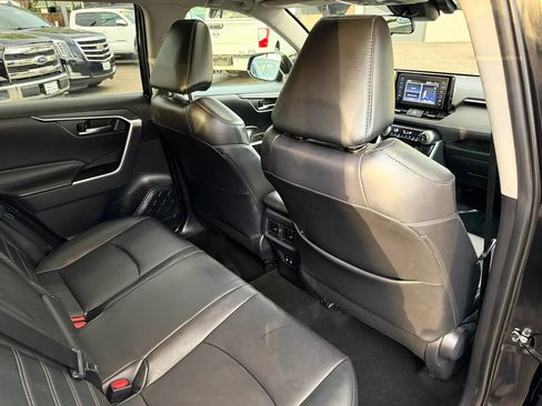 Used 2019 Toyota RAV4 XLE Premium w/ Cold Weather Package AWD/4WD image 18