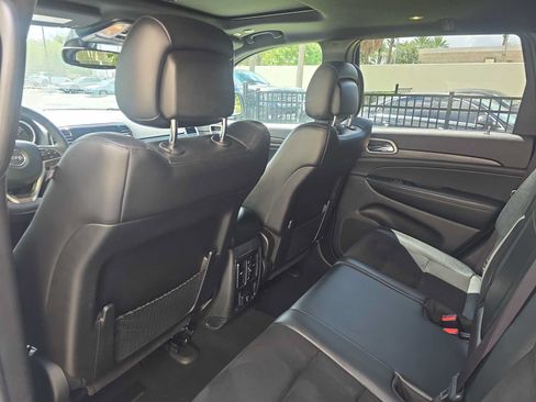 Used 2019 Jeep Grand Cherokee Altitude AWD/4WD image 12