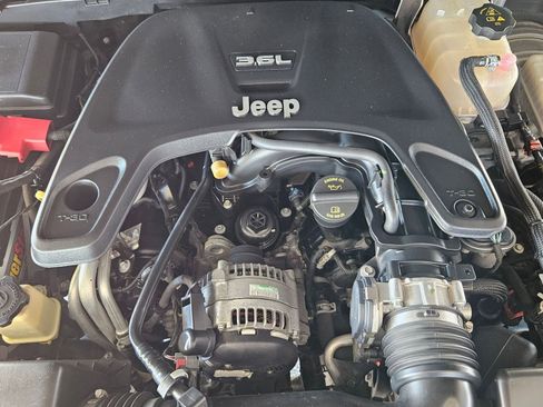 Used 2018 Jeep Wrangler Sport AWD/4WD image 28