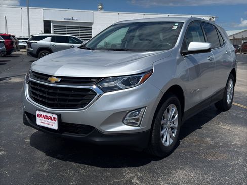 Used 2018 Chevrolet Equinox LT FWD image 2