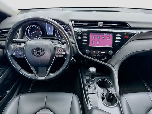 Used 2019 Toyota Camry SE FWD image 14