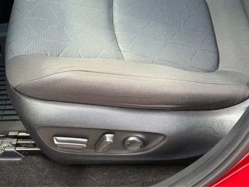 Used 2022 Toyota RAV4 XLE FWD image 17