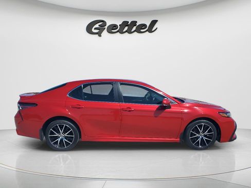 Certified 2022 Toyota Camry SE image 11