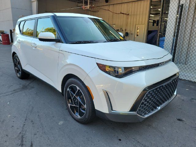 Used 2023 Kia Soul EX FWD image 1
