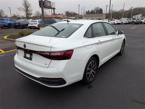 Used 2025 Volkswagen Jetta SE w/ Sunroof Package image 7