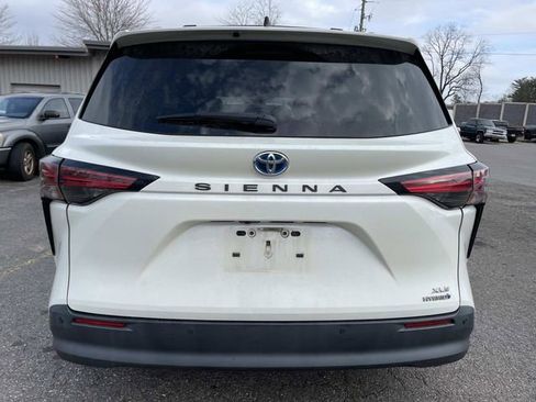 Used 2021 Toyota Sienna XLE w/ XLE Plus Package image 4