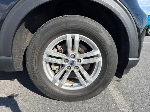 Used 2023 Ford Explorer XLT image 11