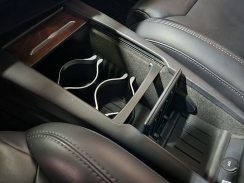 Used 2018 Tesla Model X 75D image 40