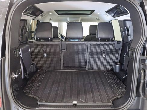 Used 2020 Land Rover Defender 110 First Edition image 40