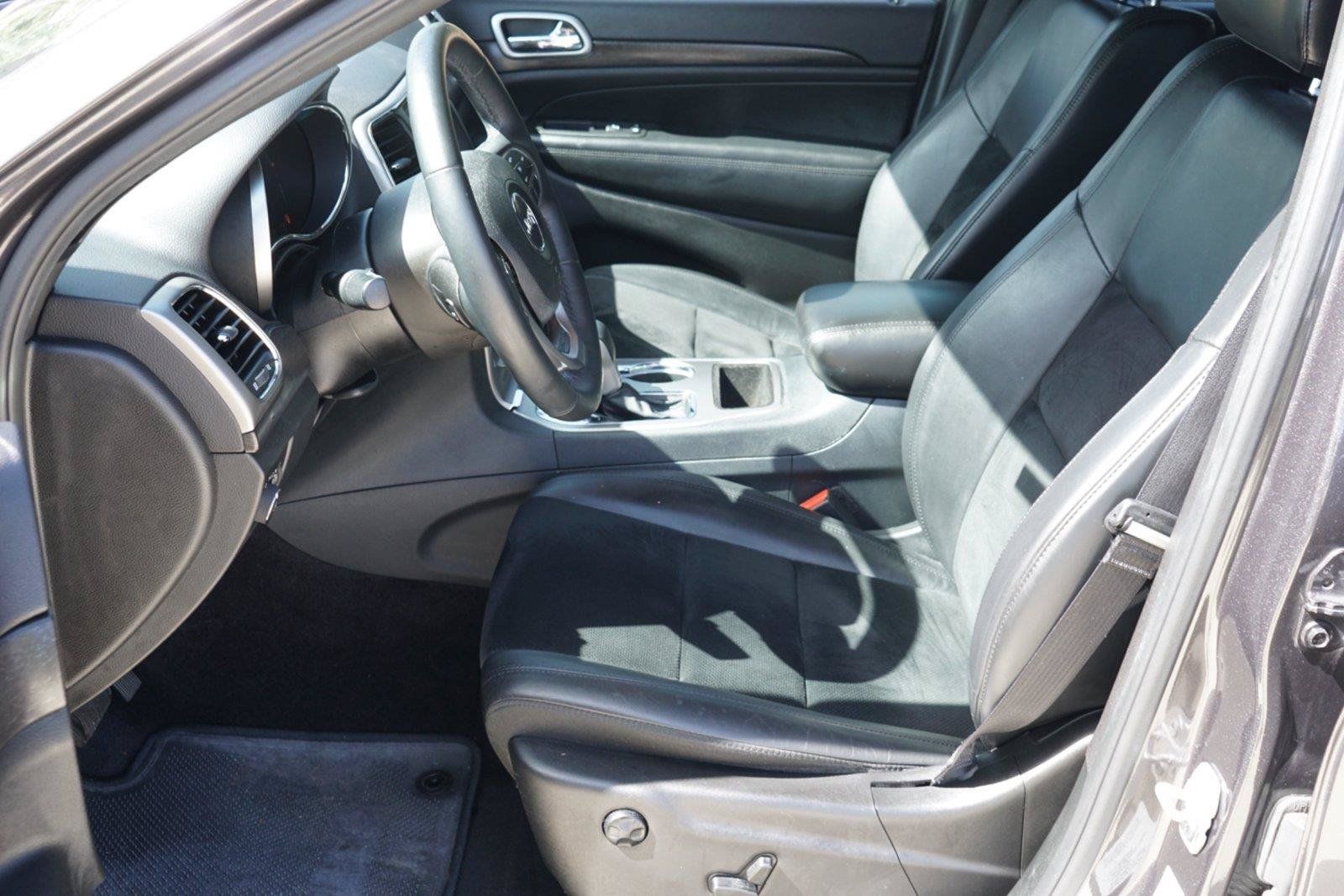 Used 2018 Jeep Grand Cherokee Altitude RWD image 10