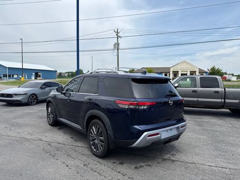 Used 2023 Nissan Pathfinder SL w/ SL Premium Package AWD/4WD image 3