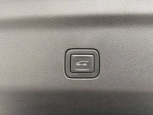 Used 2023 GMC Yukon XL Denali w/ Advanced Technology Package AWD/4WD image 11