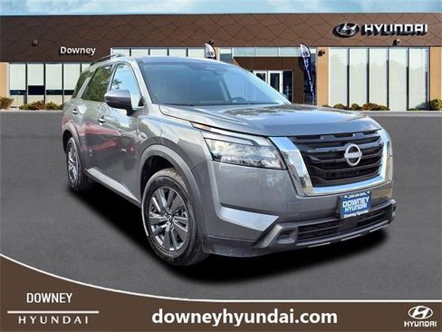 Used 2024 Nissan Pathfinder SV image 3