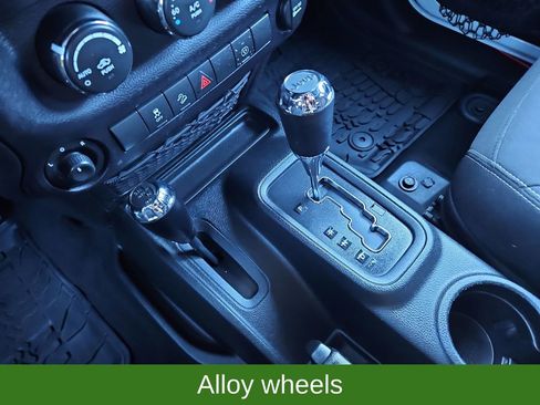 Used 2017 Jeep Wrangler Unlimited Rubicon w/ Connectivity Group image 18