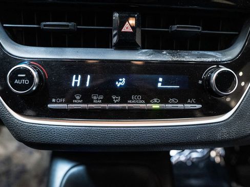 Used 2020 Toyota Corolla LE image 18