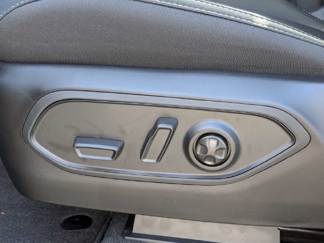 New 2027 Jeep Grand Cherokee Laredo RWD image 21