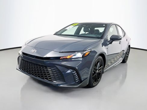 Used 2025 Toyota Camry SE FWD image 10