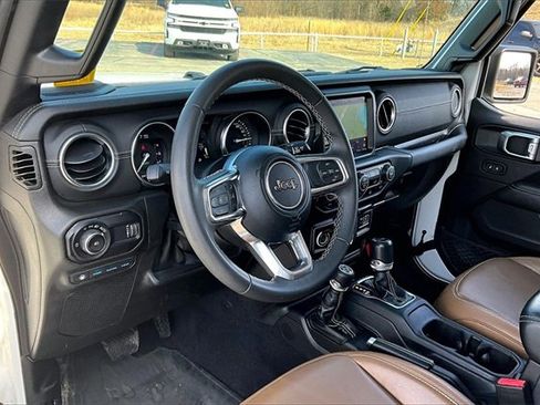 Used 2023 Jeep Wrangler Unlimited Sahara image 17