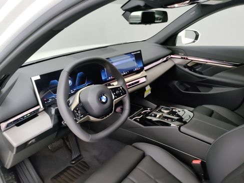 Used 2026 BMW 530i w/ Convenience Package RWD image 14