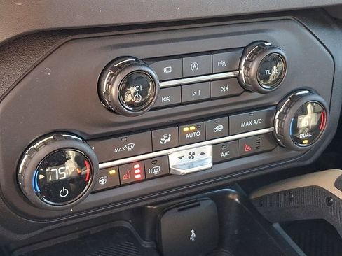 Certified 2025 Ford Bronco Badlands AWD/4WD image 16