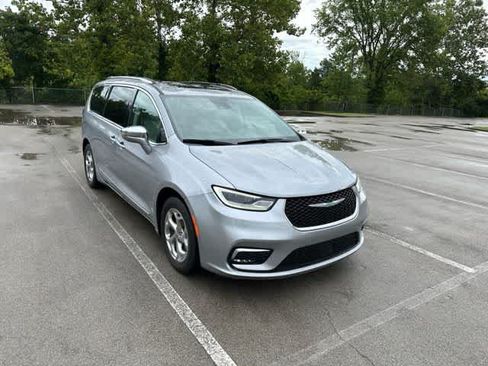 Used 2021 Chrysler Pacifica Limited FWD image 23