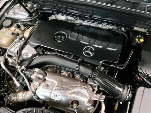 Used 2023 Mercedes-Benz GLB 250 4MATIC image 34