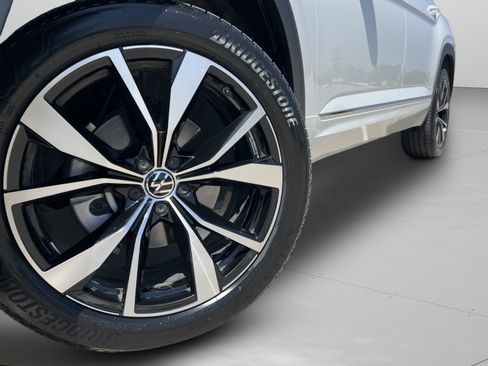 Used 2024 Volkswagen Atlas Cross Sport SEL Premium R-Line AWD/4WD image 35