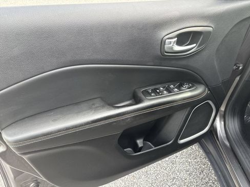 Used 2018 Jeep Compass Latitude w/ Popular Equipment Group FWD image 20