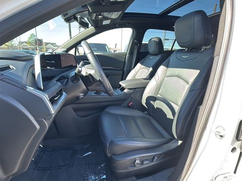 Used 2024 Cadillac XT4 Sport w/ Technology Package image 14