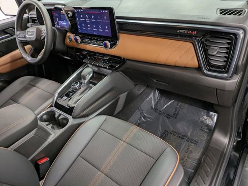 Used 2025 GMC Canyon AT4 image 29