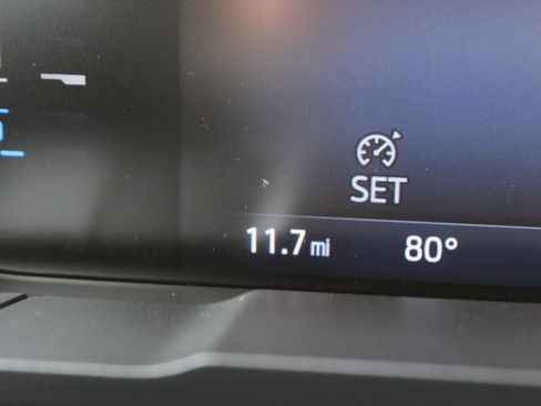 New 2025 Ford Maverick XLT w/ XLT Luxury Package FWD image 23