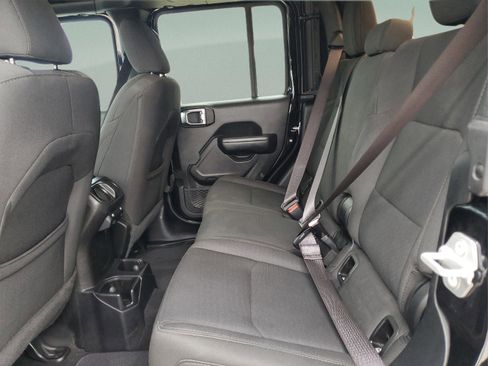 Used 2021 Jeep Gladiator Willys image 6