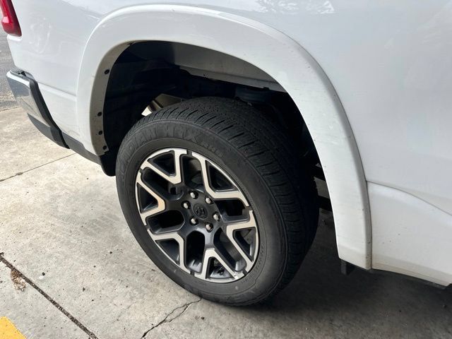 Used 2026 RAM 1500 Laramie AWD/4WD image 3