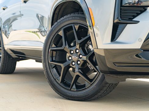 Used 2026 Chevrolet Traverse RS FWD image 2