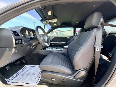 Used 2014 Dodge Challenger SXT RWD image 10