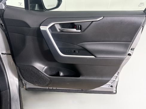 Used 2025 Toyota RAV4 XLE FWD image 31