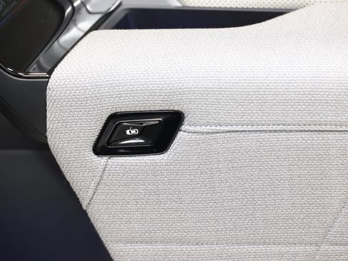Used 2023 BMW i7 xDrive60 AWD/4WD image 75