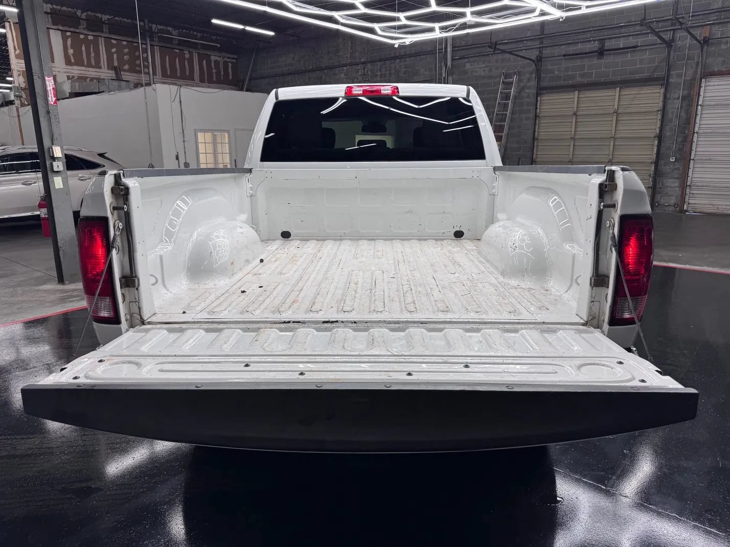 Used 2016 RAM 2500 Tradesman w/ Chrome Appearance Group AWD/4WD image 5