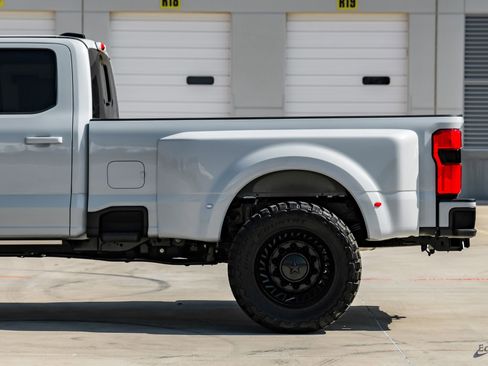 Used 2026 Ford F450 Platinum w/ FX4 Off-Road Package image 9