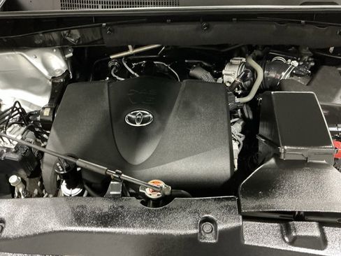 Used 2018 Toyota Highlander XLE image 40