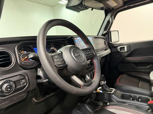Used 2024 Jeep Gladiator Rubicon w/ Convenience Group AWD/4WD image 73